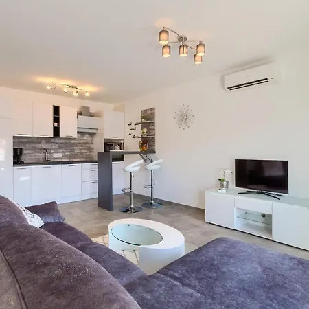 Apartman Marica - T2 & Ankica & Marabella *