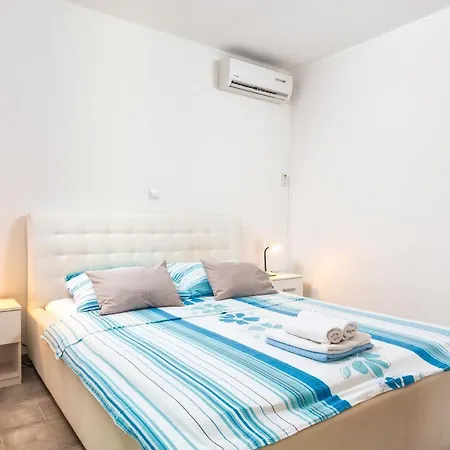 Marica - T2 & Ankica & Marabella Apartman Medulin