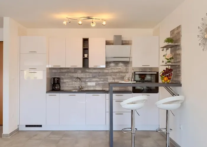 Marica - T2 & Ankica & Marabella 메덜린